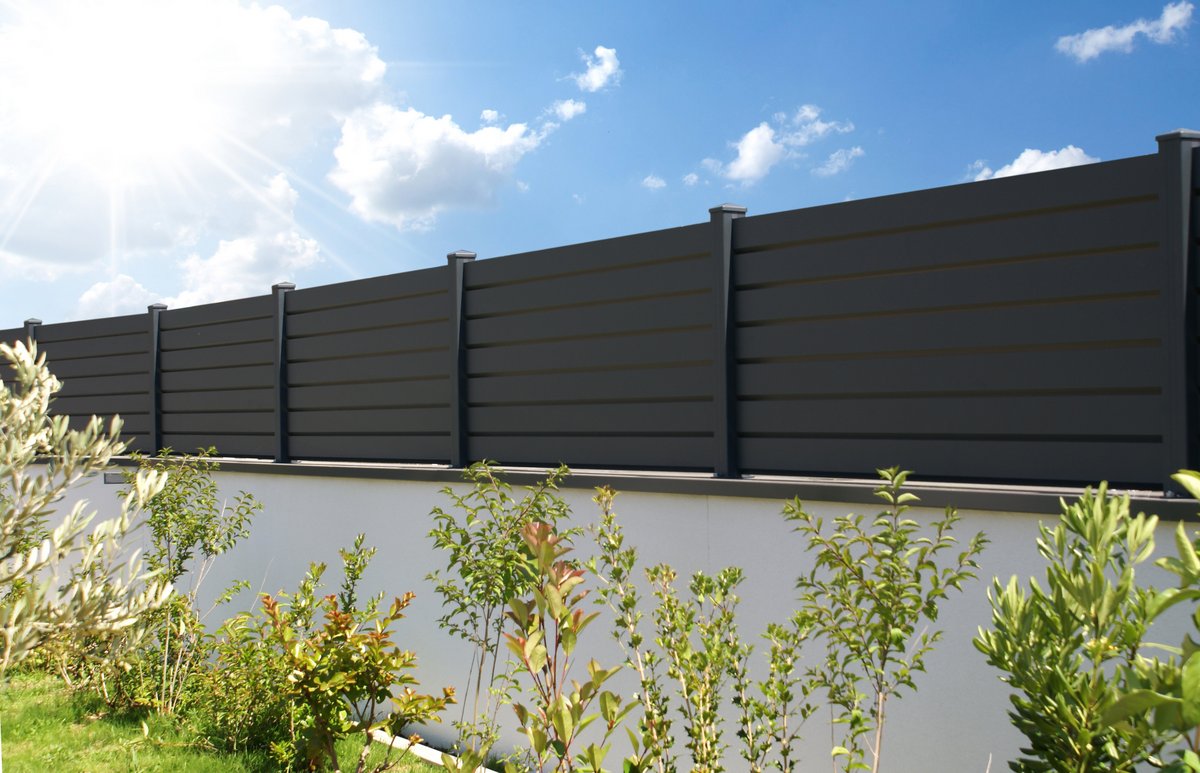 Districlos : expert en clôture, grillage & portailDes clôtures innovantes pour sécuriser et embellir votre maison !